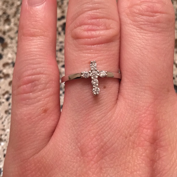 Cross ring - Picture 2 of 3